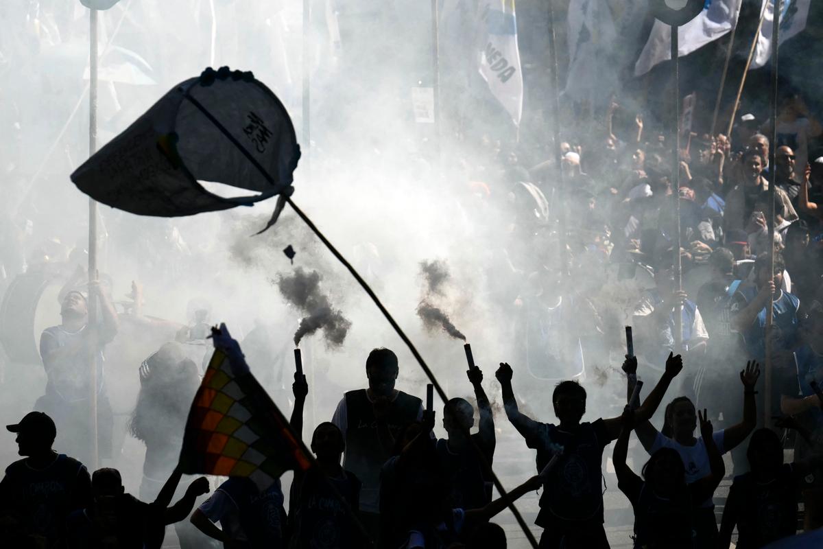 Day in Photos: March in Argentina, Teachers’ Strike, and Anti-Semitic Attack