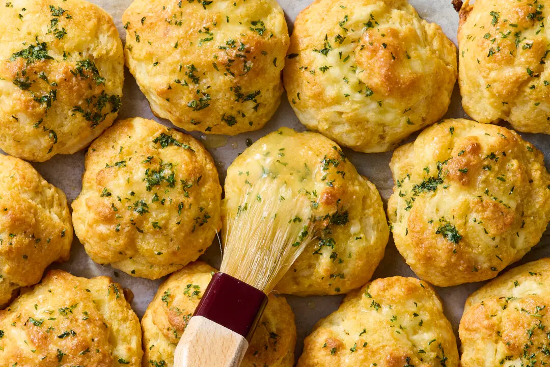 These Copycat Cheddar Bay Biscuits Are a Super Easy Dupe for the Real Thing