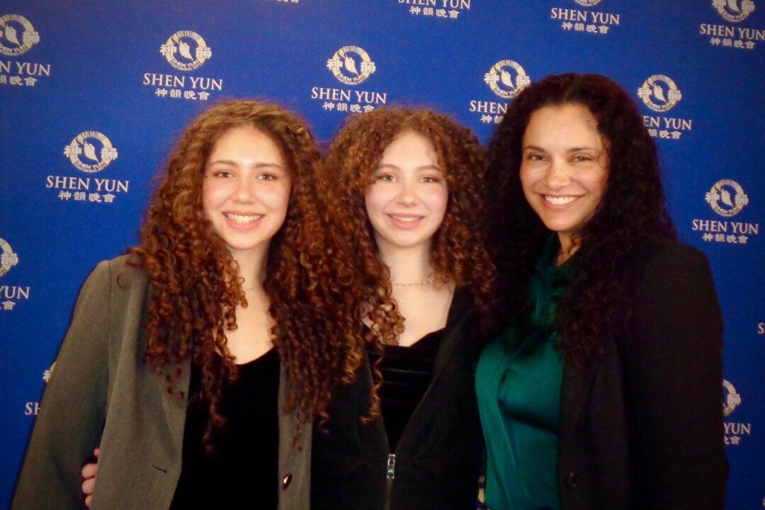 Everything About Shen Yun Is Just Amazing, Says Model