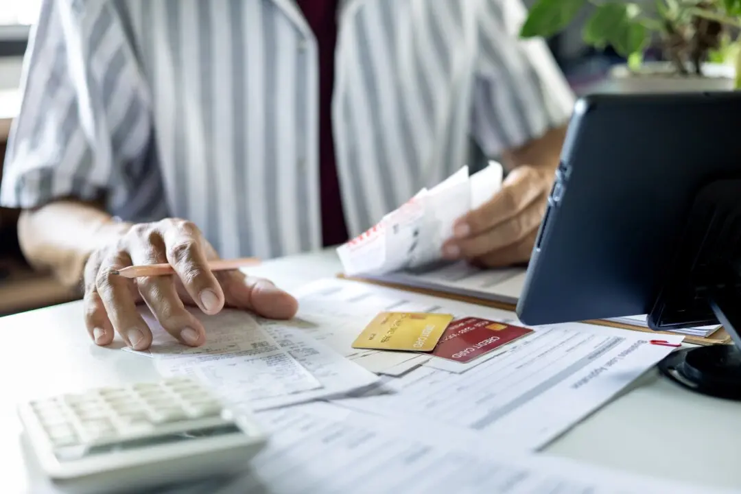 The Hidden Business Debt: Business Expenses on Consumer Credit Cards Risk