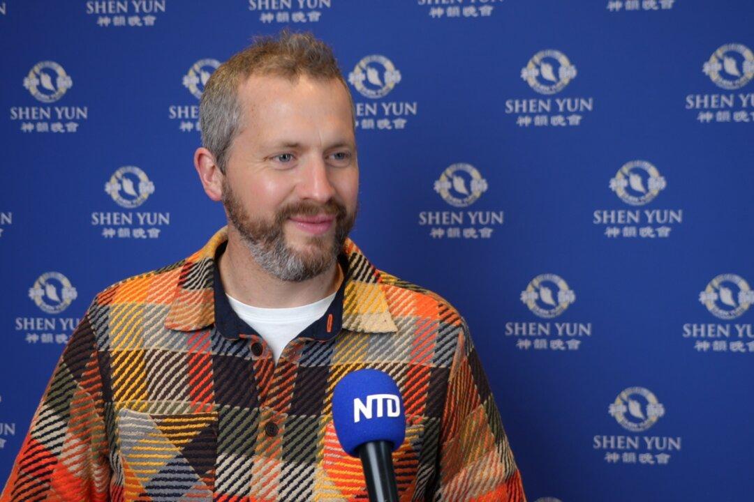 Fresco Artist Says Shen Yun Inspires With Beauty, Culture, and Spiritual Depth