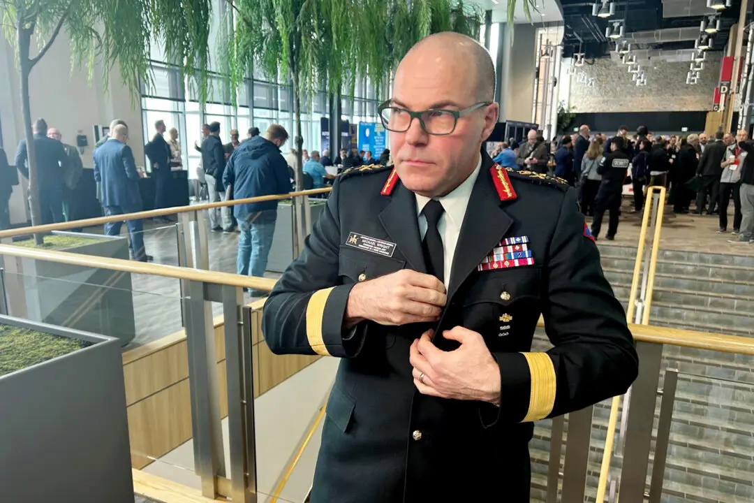 Canadian Army Commander Lists Items for Military Modernization