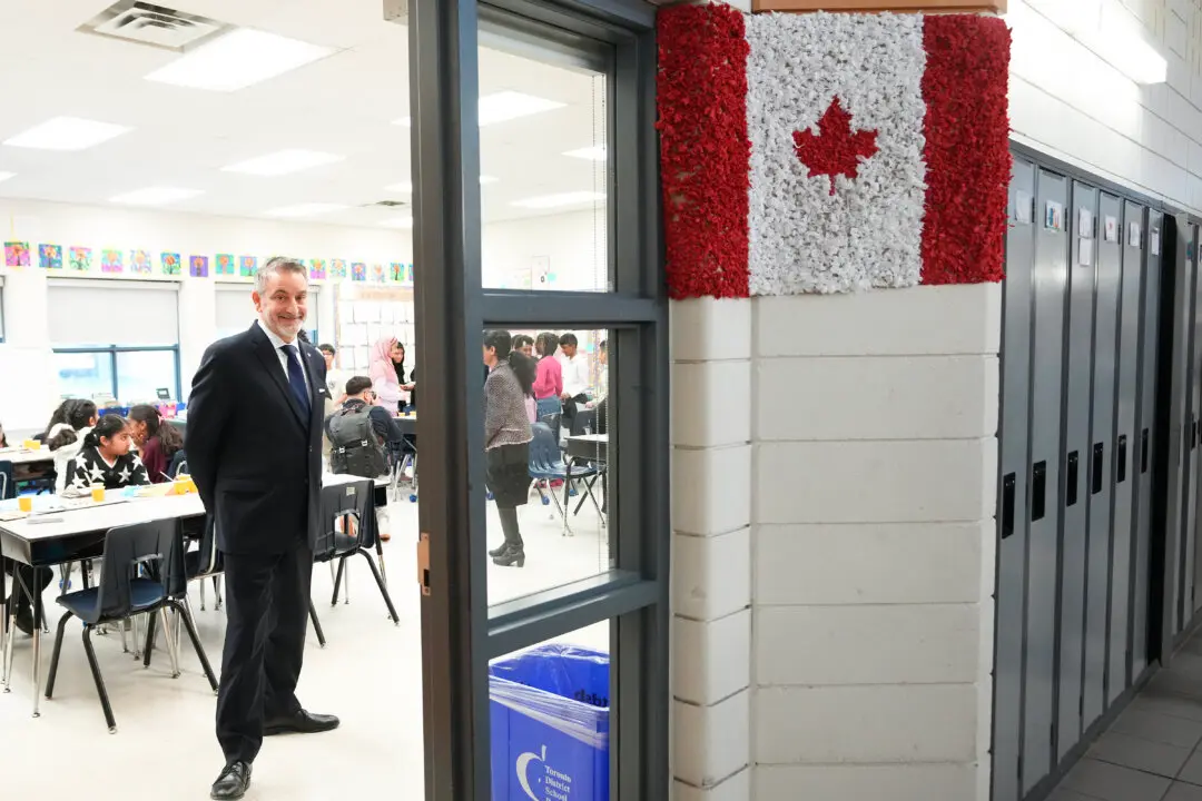 Ontario Education Minister Orders Graduation Organizers to Focus on Students, Not Politics