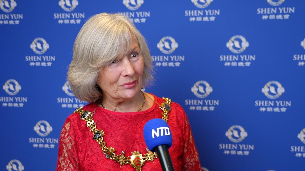 Lord Mayor of Swansea ‘Awe-Struck’ by Shen Yun