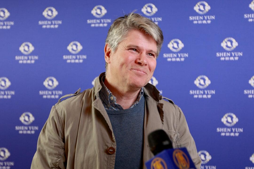 ‘A Performance Full of Joy and Light’: Photographer Moved by Shen Yun’s Radiance