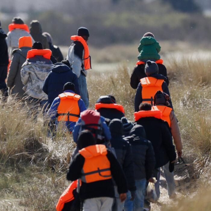 European Lawmakers Vote for Greater Powers to Deport Illegal Immigrants