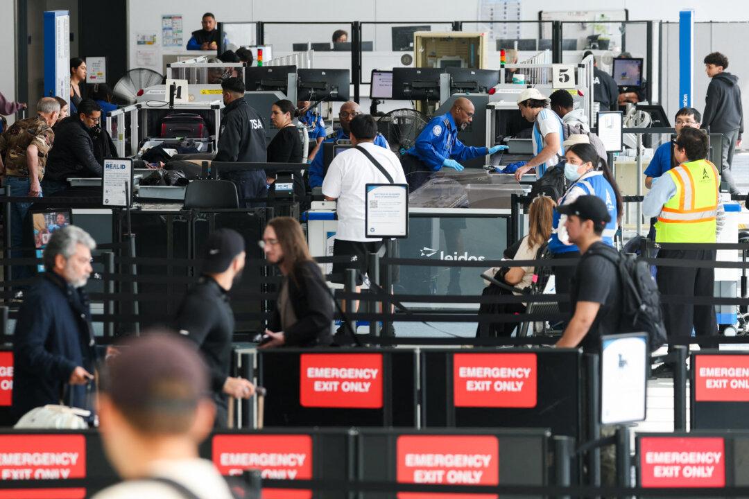 Airport Security Wait Times Slashed as TSA Workers Receive Paychecks
