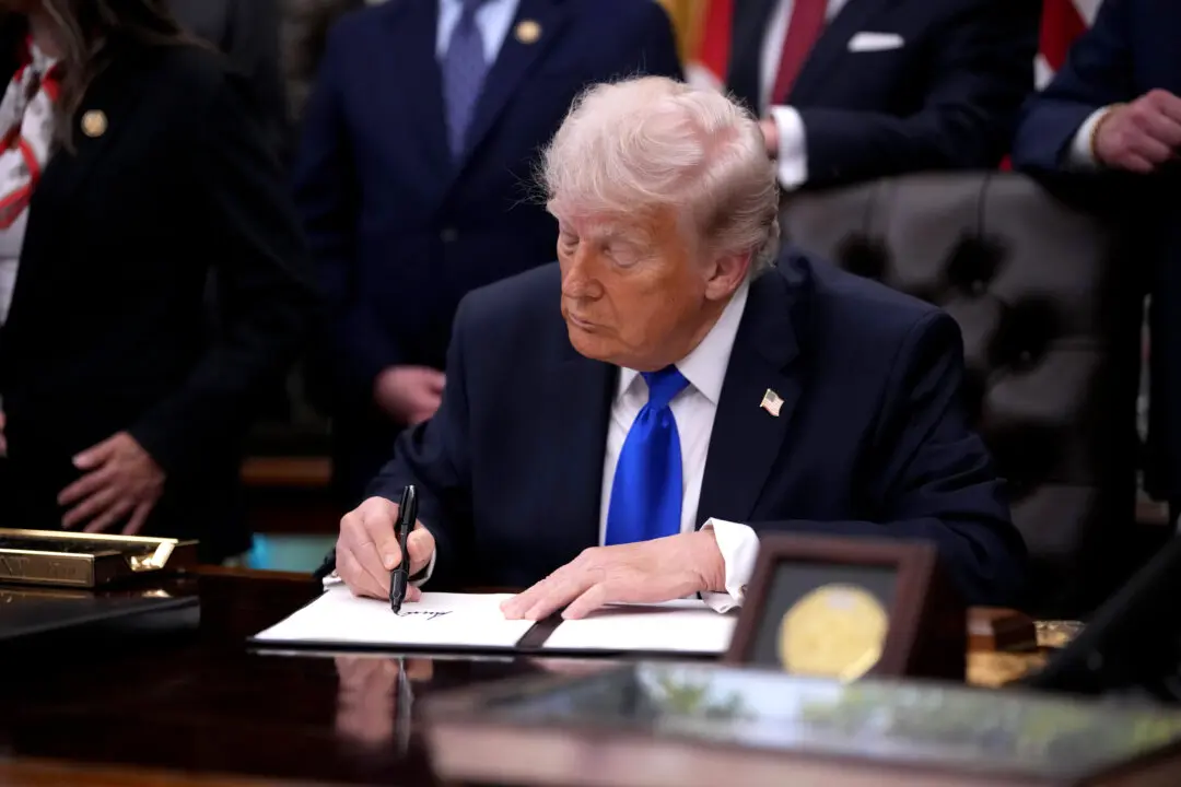 Trump Announces New 25 Percent Tariff on Cars and Trucks From EU