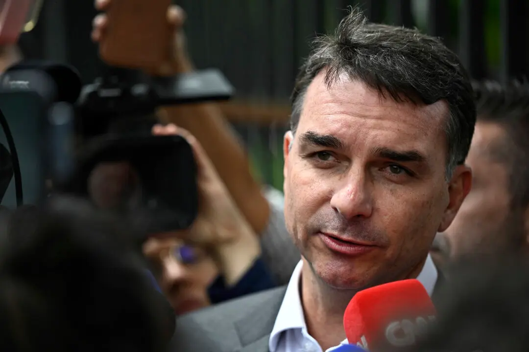 Flávio Bolsonaro, Son of Former Brazil President, Meets With Trump at White House