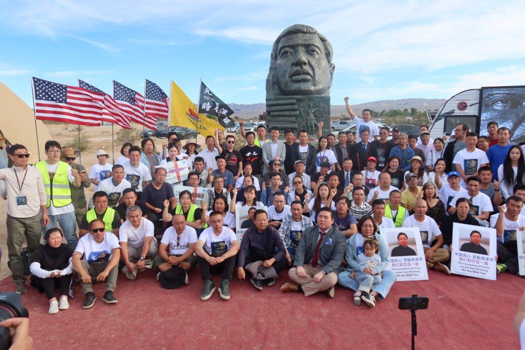 Chinese Democracy Supporters Unveil Sculpture of Human Rights Lawyer Gao Zhisheng in California