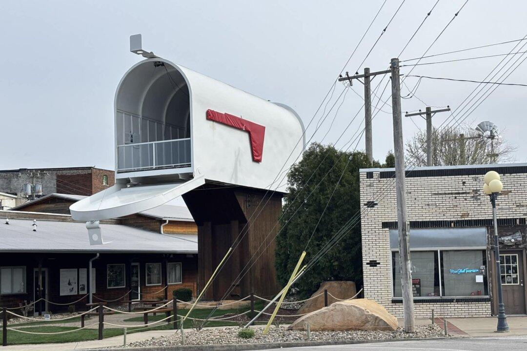 ‘Big Things Small Town’ Leads Visitors to Casey, Ill.
