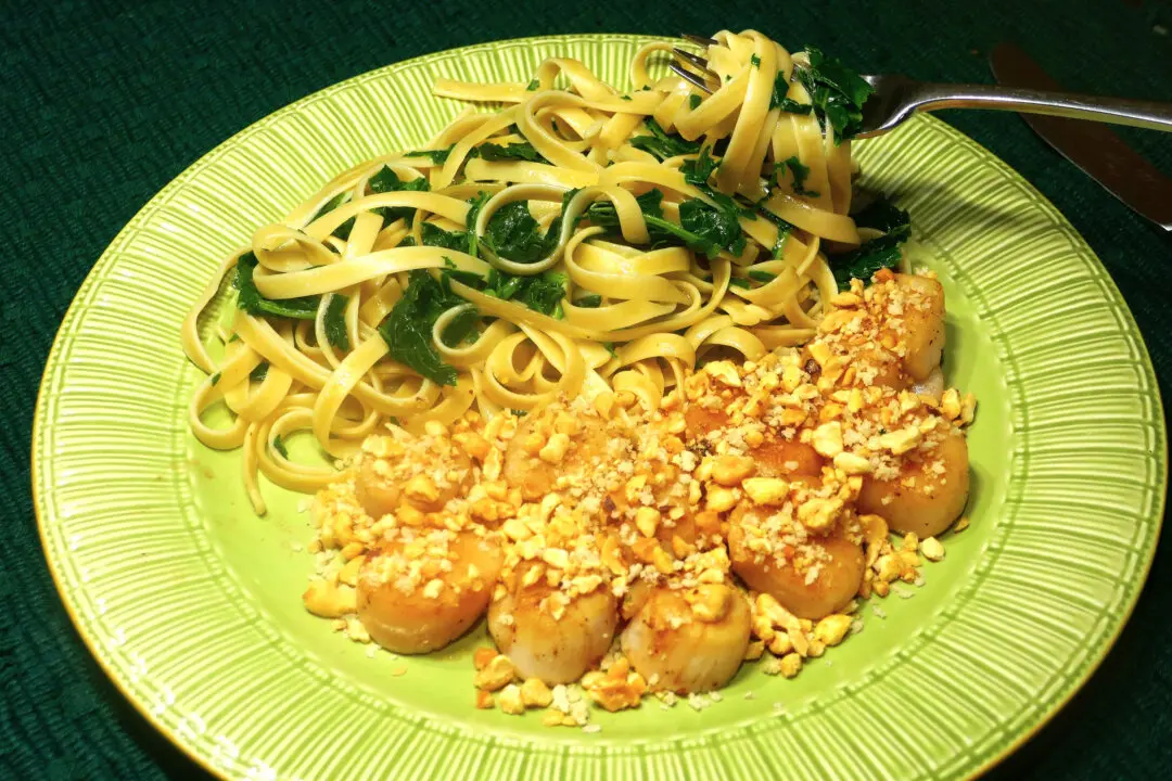 Peanut Crusted Sea Scallops With Fettuccine