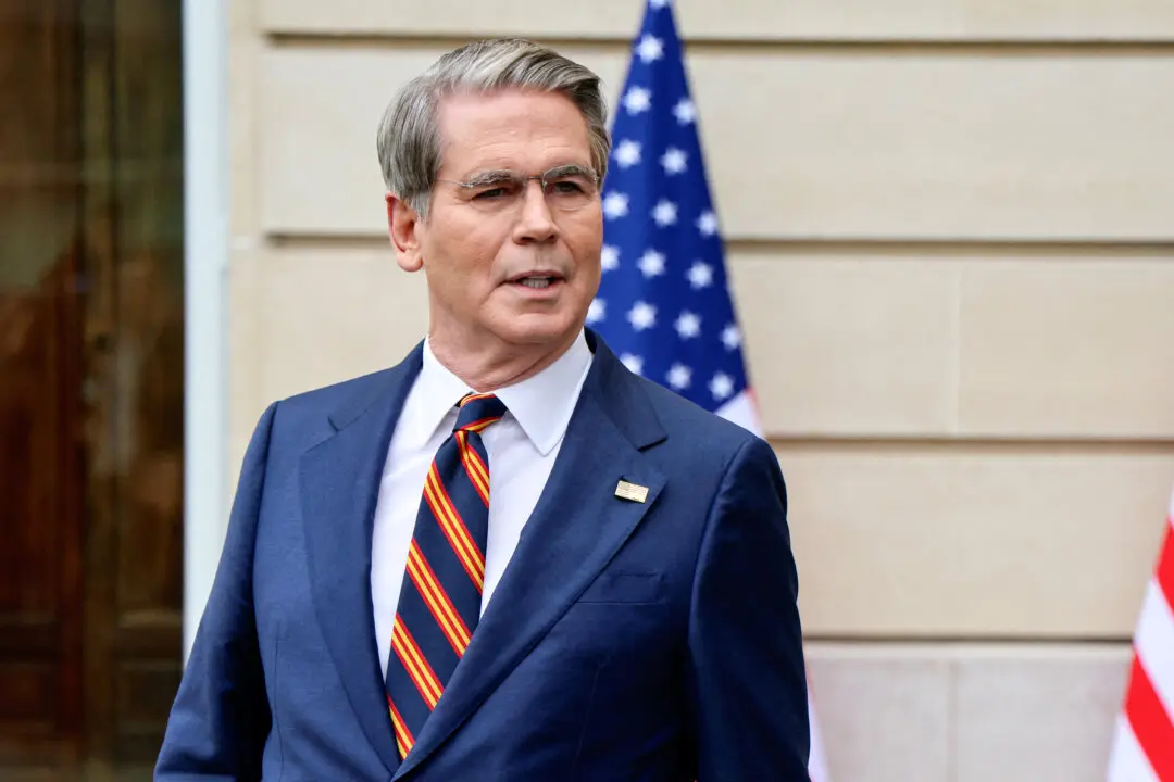 Treasury Secretary Says Order on Citizenship Proof for Banking Is ‘in Process’