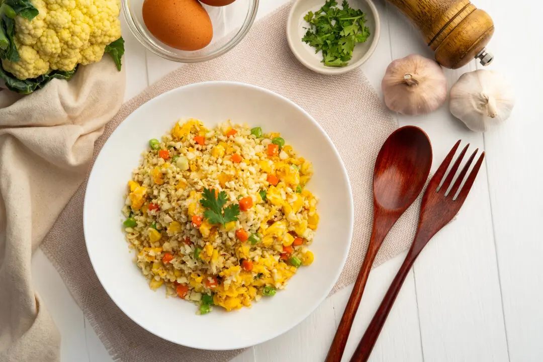 Detoxing Healthy Anti-Inflammatory Cauliflower ‘Fried’ Rice Bowl