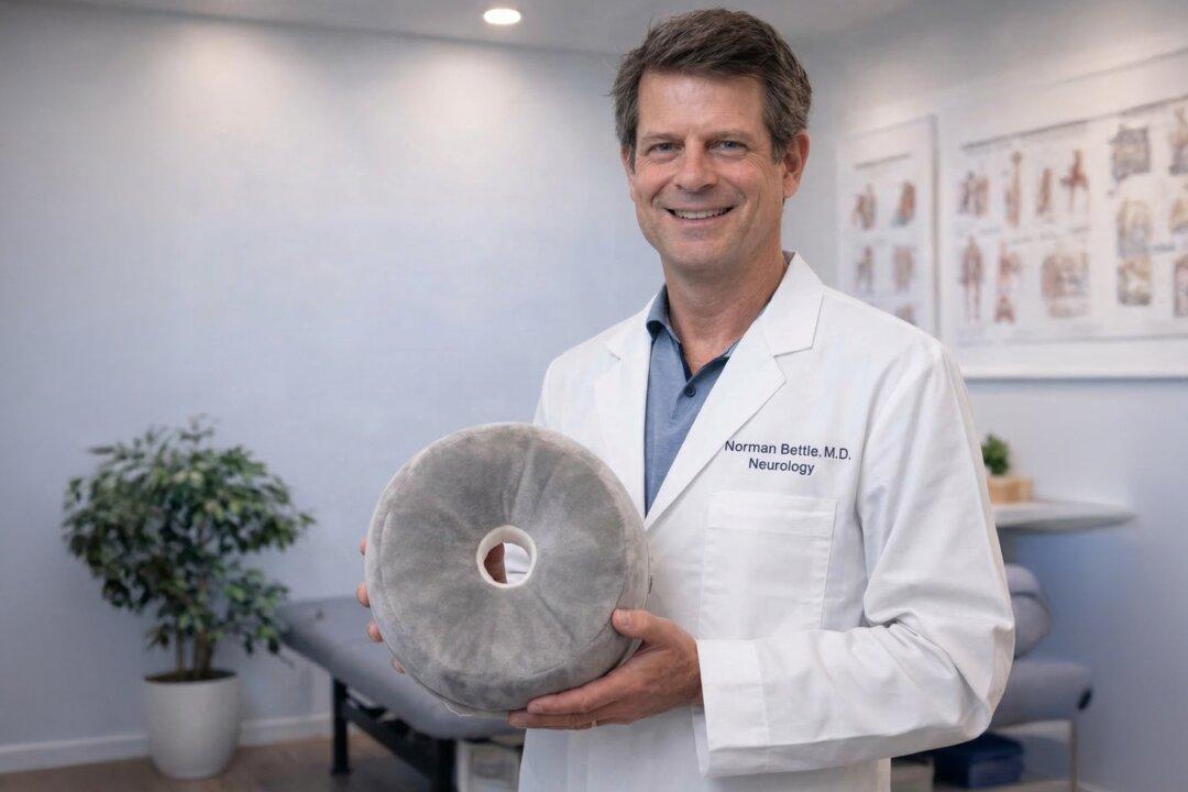 Every “Side Sleeper” NEEDS This New Doctor-Designed Knee Pillow