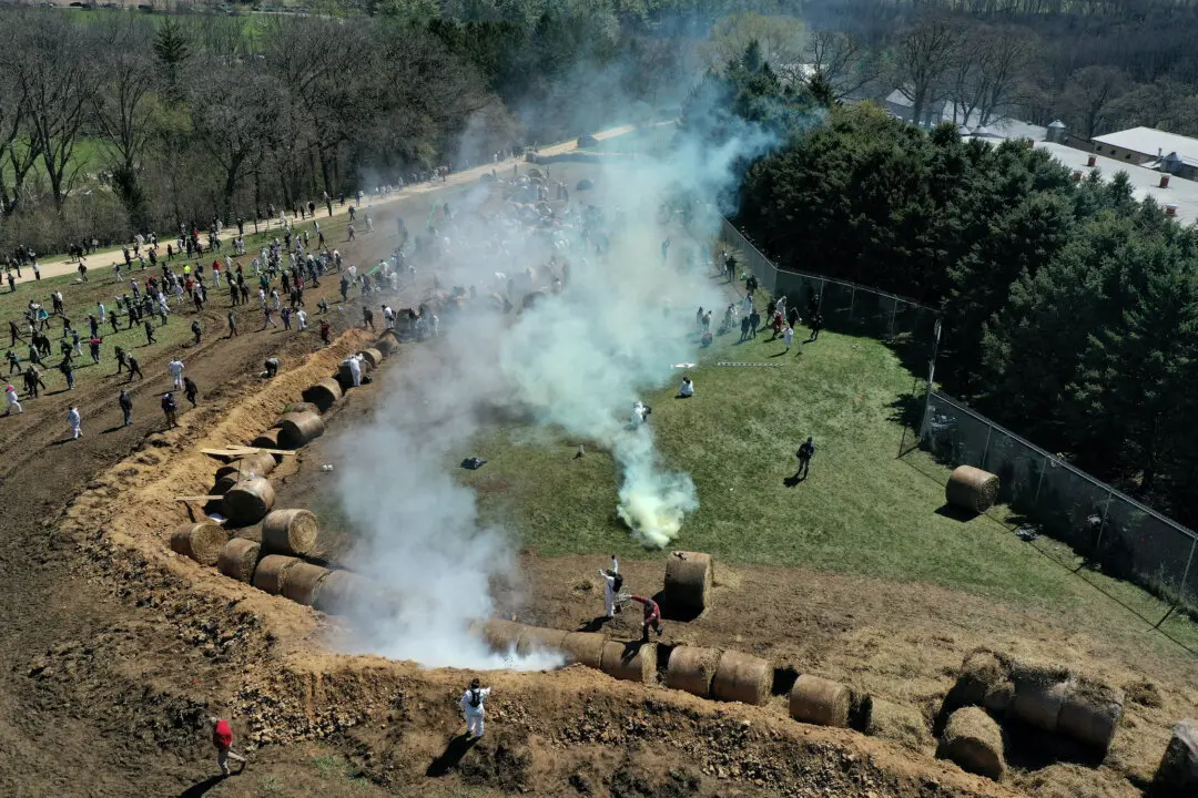 Hundreds of Activists Clash With Police While Attempting to Storm Wisconsin Beagle Research Facility; 25 Arrested