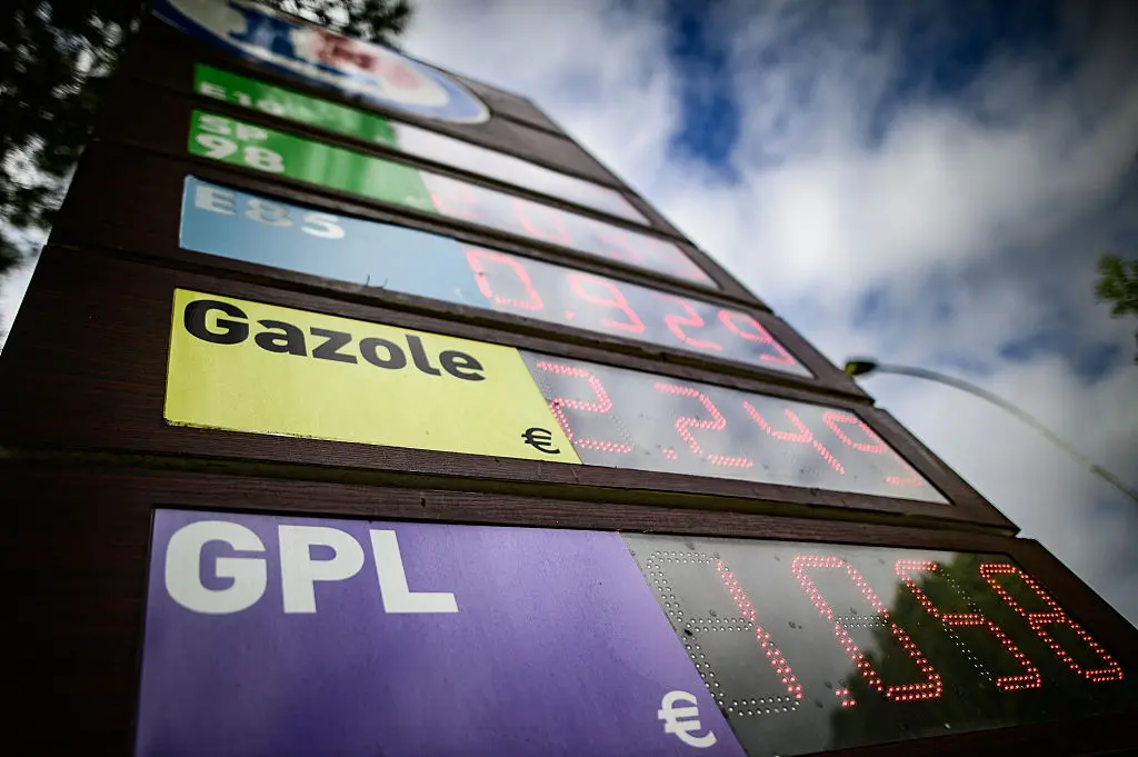 Oil Prices Rise as Stalled Iran Talks Fuel Supply Fears