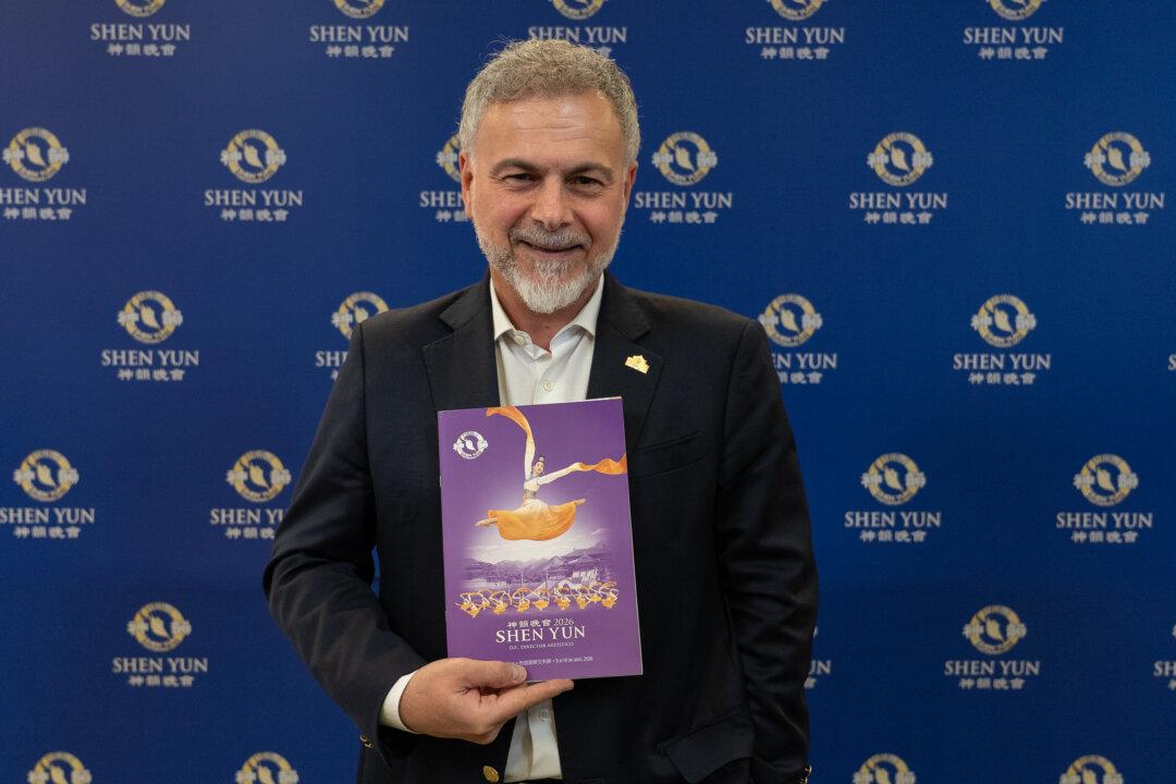 Doctor Saw Shen Yun Twice in 2 Weeks, ‘Extraordinary in Every Way’