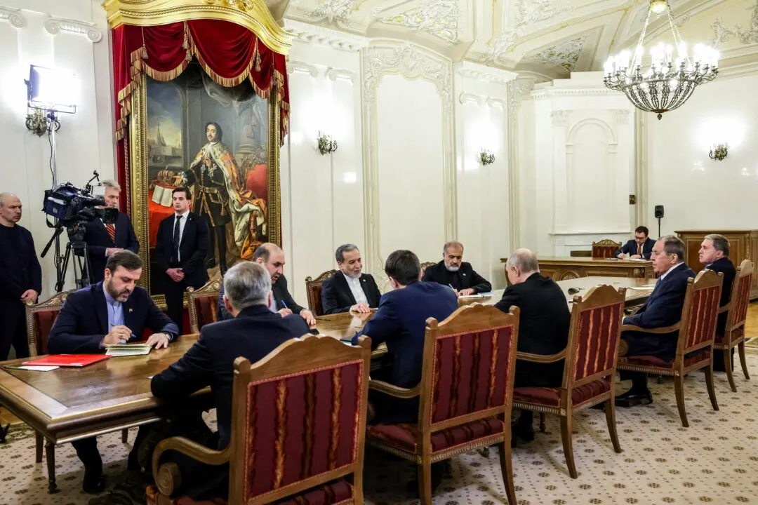 Top Iranian Officials Visit Russia as China Operates Behind the Scenes: Analysts