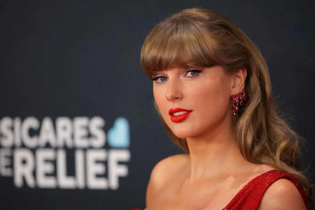 Taylor Swift Files Trademarks for Voice, Likeness in Bid to Prevent AI Deepfakes