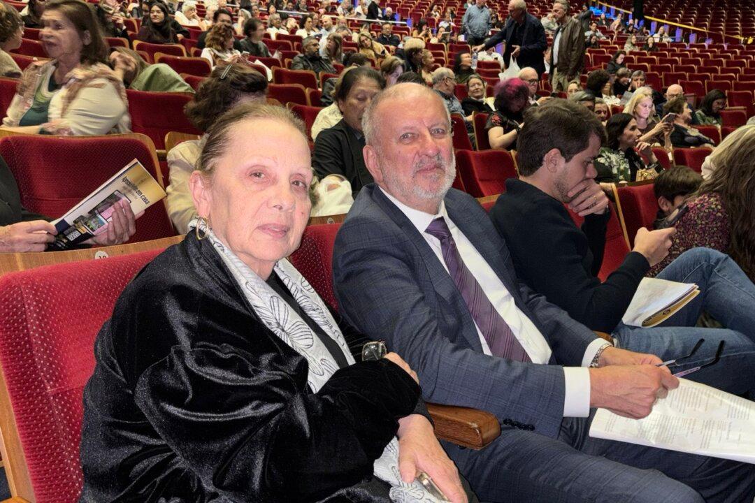 Appellate Judge Says Shen Yun ‘Nourishes the Spirit’