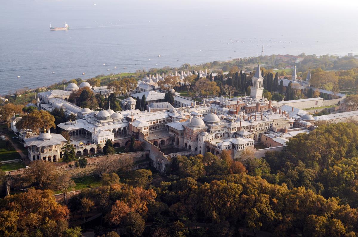 Topkapi Palace: A Mosaic of Majesty and Marvels