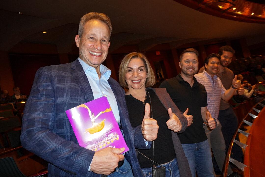 Lawyer Says Shen Yun’s Universal Principles Connect Mankind