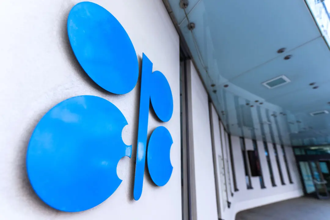 OPEC+ Approves 3rd Oil Output Increase as Hormuz Tensions Persist