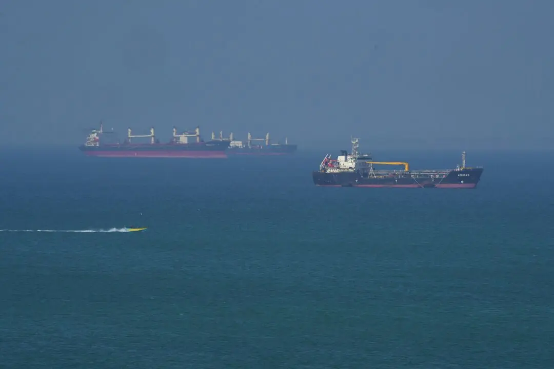Trump: US to Help ‘Free Up’ Ships in Strait of Hormuz Starting Monday