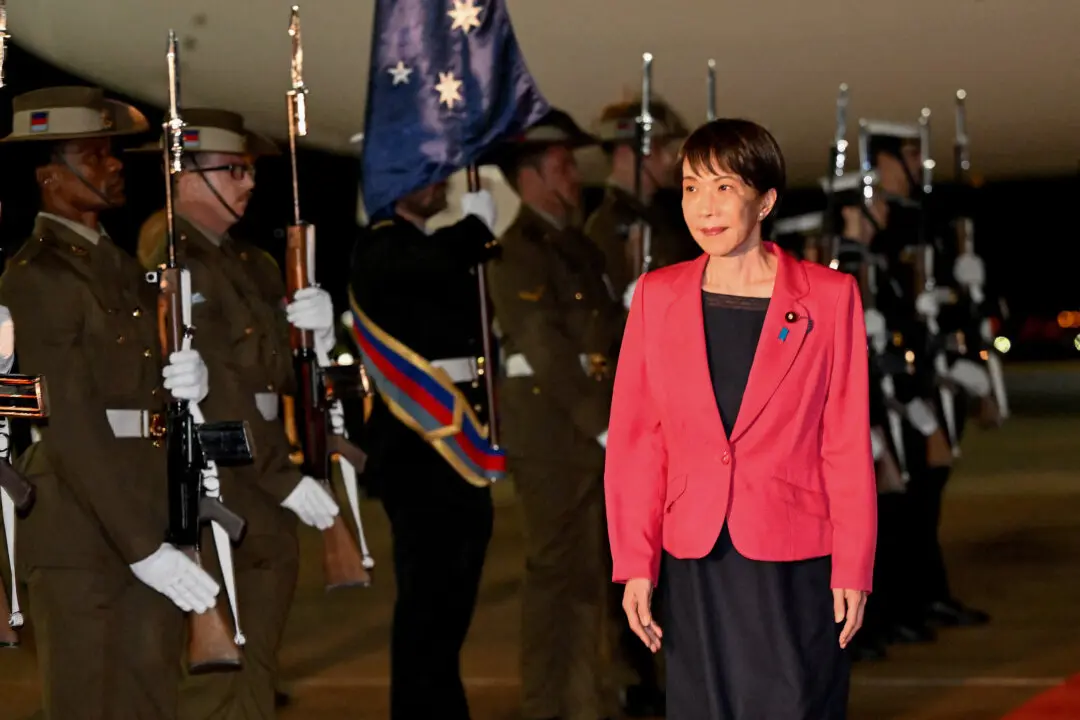 Wong Dismisses Gas Tax as Japanese PM Arrives for Canberra Talks