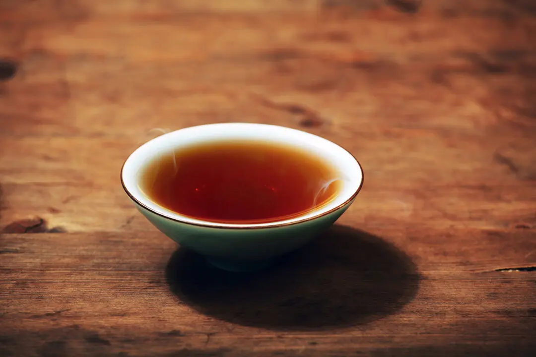 2 Herbal Remedies That Help Refresh Your Eyes