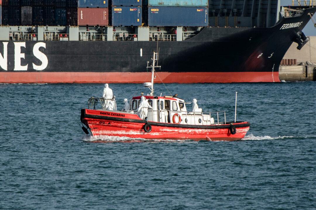 Day in Photos: Cruise Ship Crew Members Evacuated, Transport Strike, and Battle Reenactment