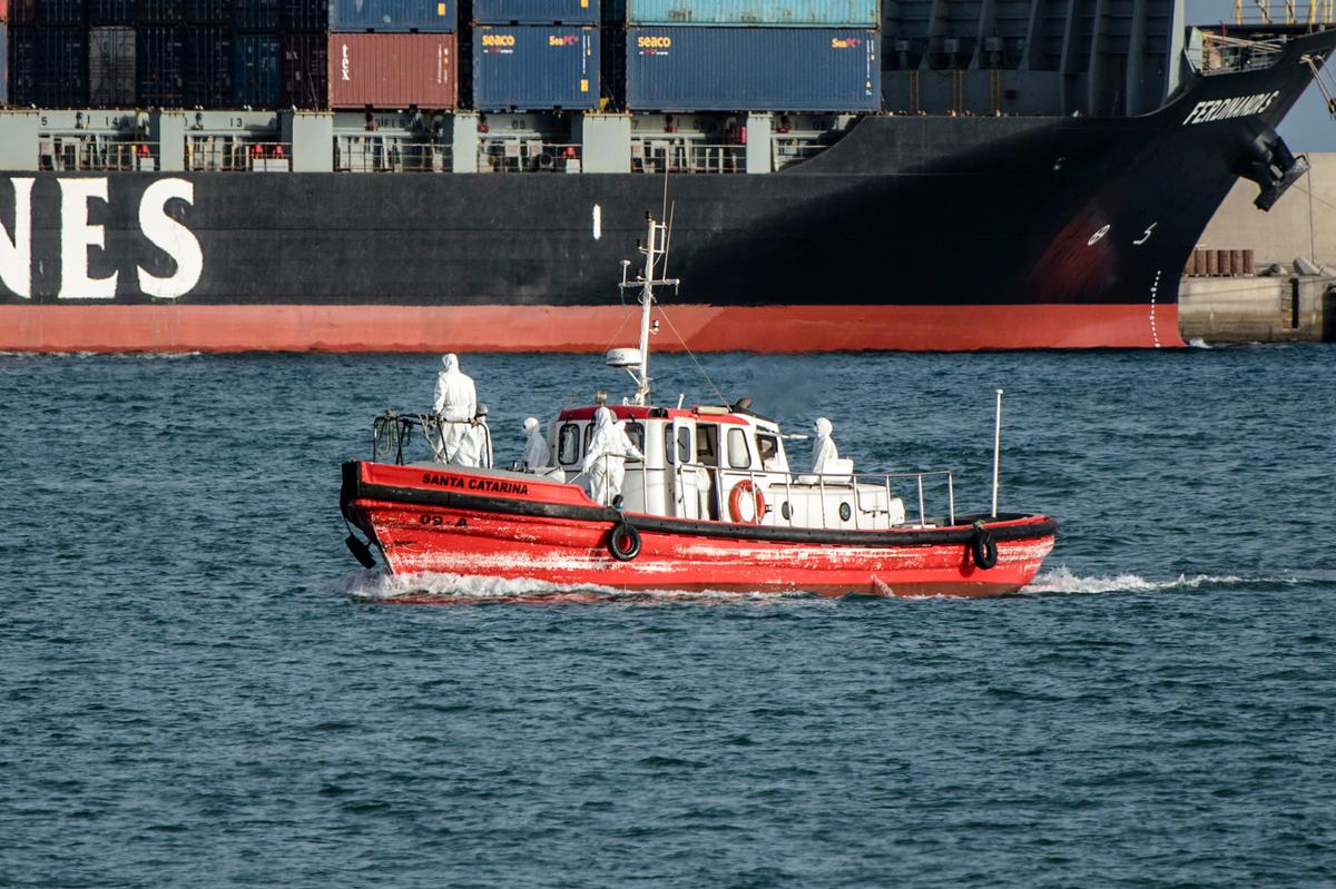 Day in Photos: Cruise Ship Crew Members Evacuated, Transport Strike, and Battle Reenactment