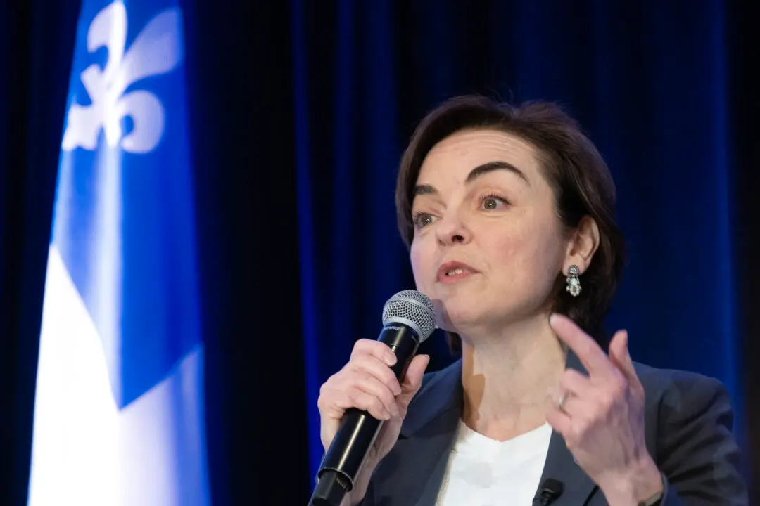Quebec Premier to Renew Charter Override Clause for Language Law as Legislature Resumes