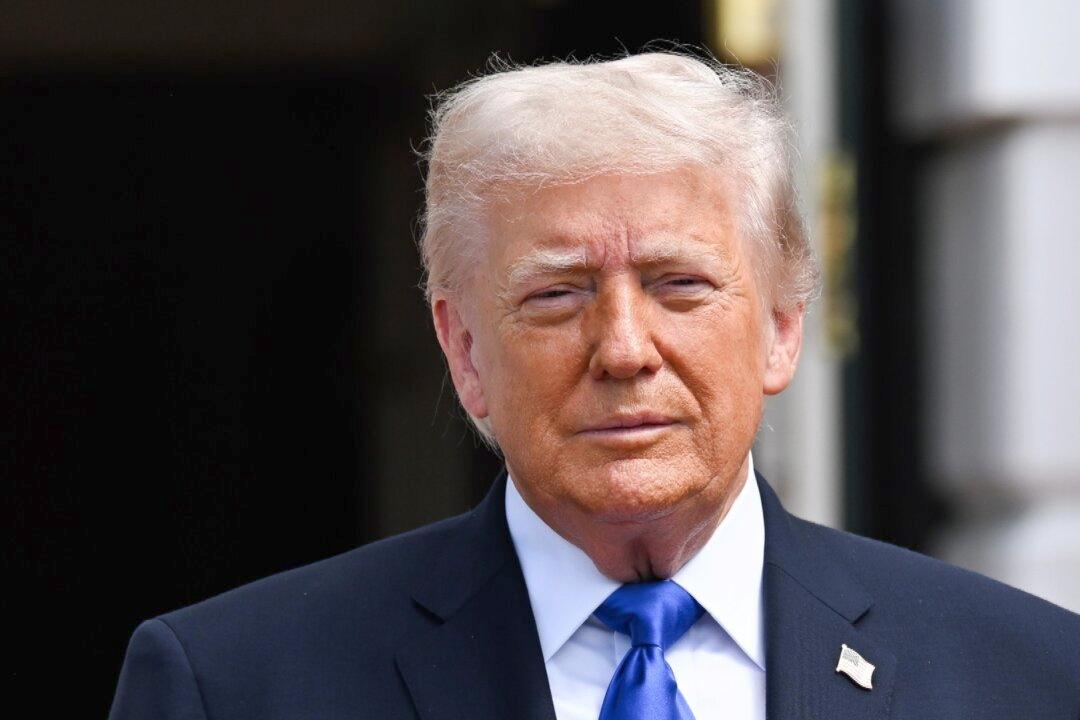 REPLAY: Trump Speaks to Reporters at Lincoln Memorial Reflecting Pool