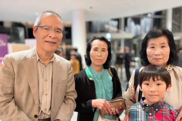 Japanese Lawyer and Family Praise Shen Yun’s Artistry