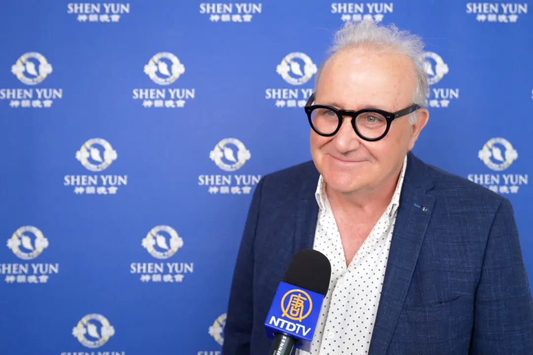 Shen Yun Is Fascinating, Says Doctor at the Palais Des Congrès