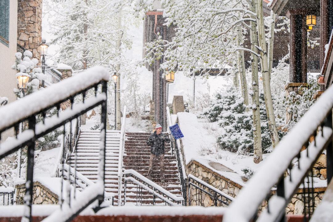 A Late Spring Snowstorm Slams Colorado, Closing Schools and Disrupting Commuters