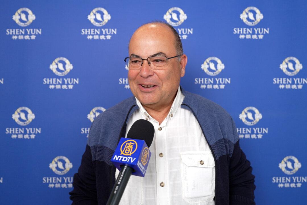 Mayor Is Emotional After Seeing Shen Yun in Paris: ‘It’s Truly Magnificent’