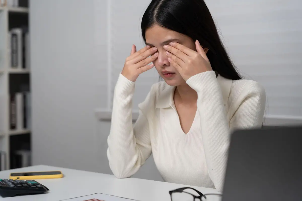 A Daily 10-minute Routine to Help Relieve Eye Strain and Support Healthy Vision