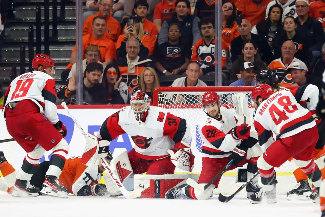 Carolina’s Playoff Streak Continues With 4–1 Win Over Flyers, Making 7 in a Row