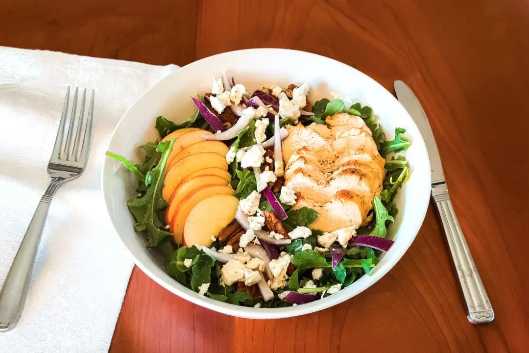 Low-Histamine Arugula Salad With Chicken, Apple, and Pecans