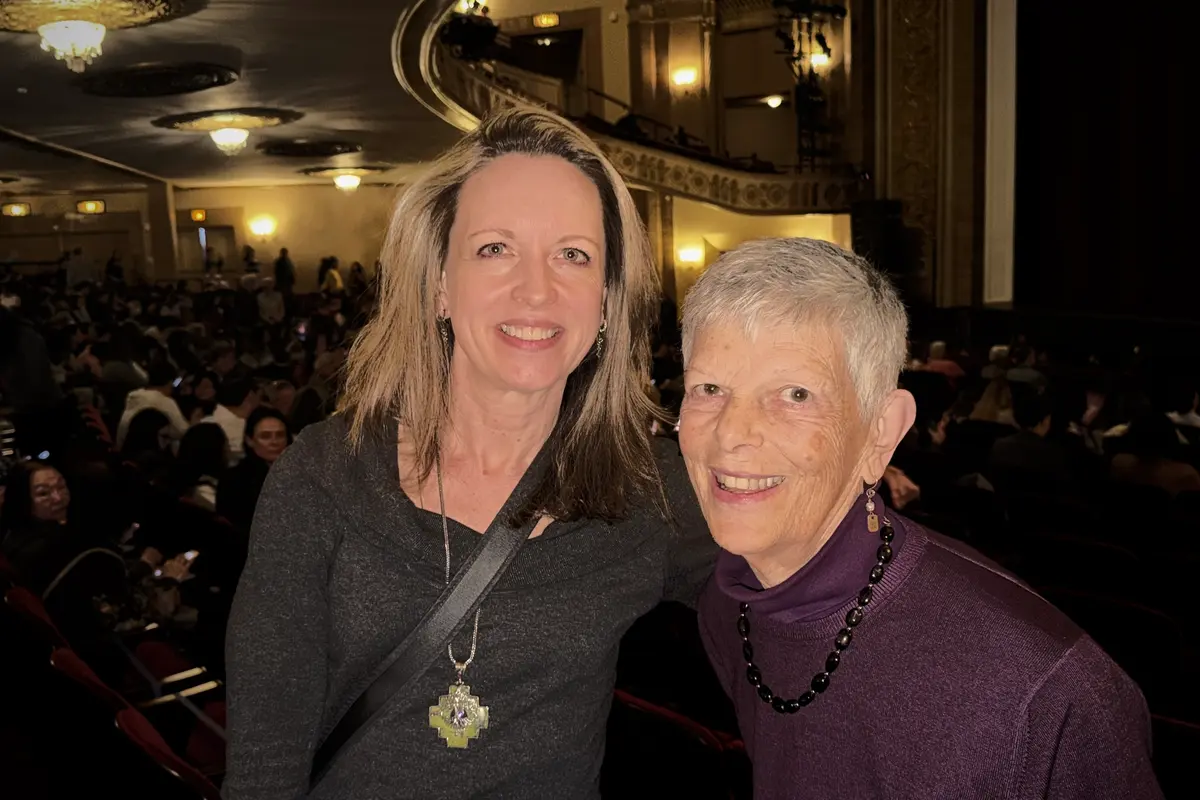 ‘It’s Beautiful’: Daughter Gifts Shen Yun to Her Mother on Mother’s Day