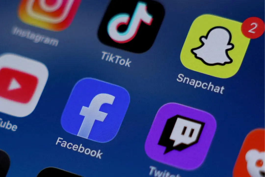 EC Chief Suggests European Union-Wide Restrictions on Children Accessing Social Media