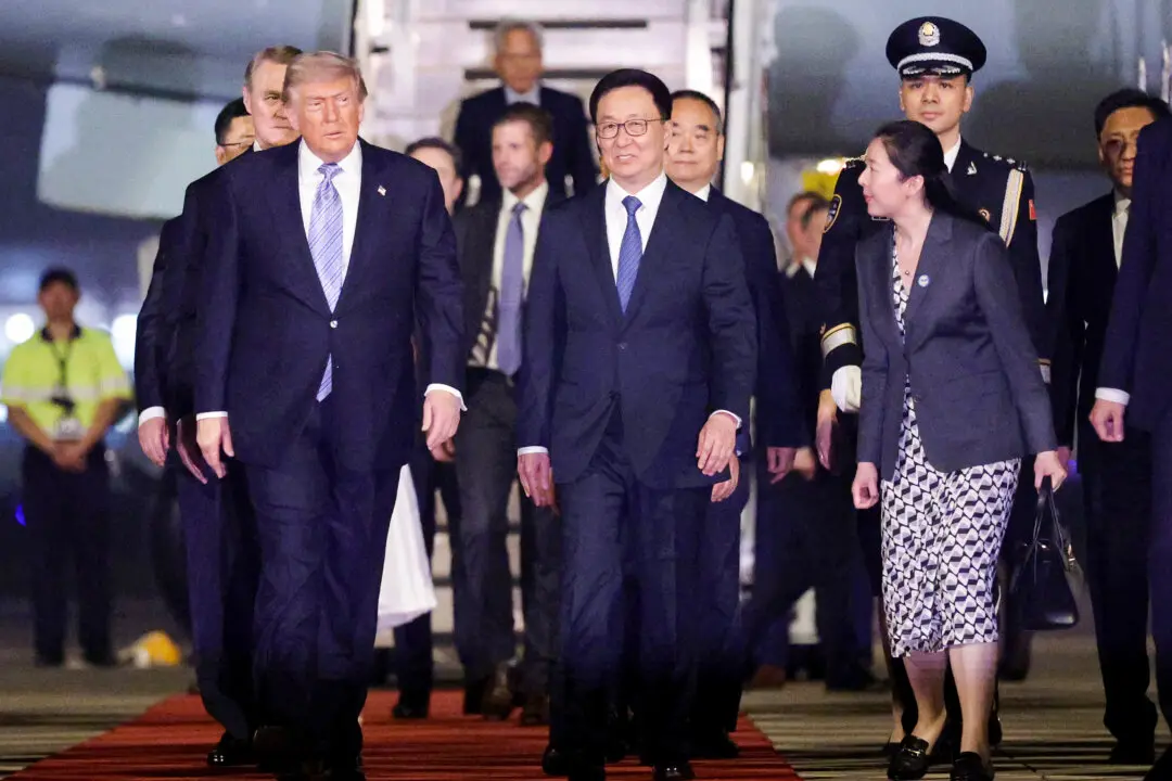 Trump Lands in China for Meeting With Xi; Alex Murdaugh’s Murder Convictions Overturned