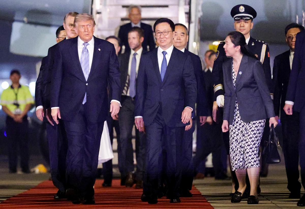 Trump Arrives in Beijing for High-Stakes Summit Amid Taiwan, Iran Tensions