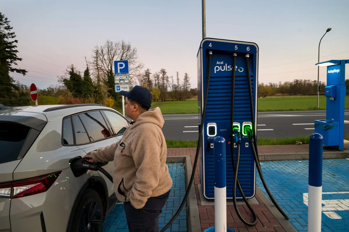 EU Car Sales Rise as Electric Vehicles, Chinese Brands Gain Ground