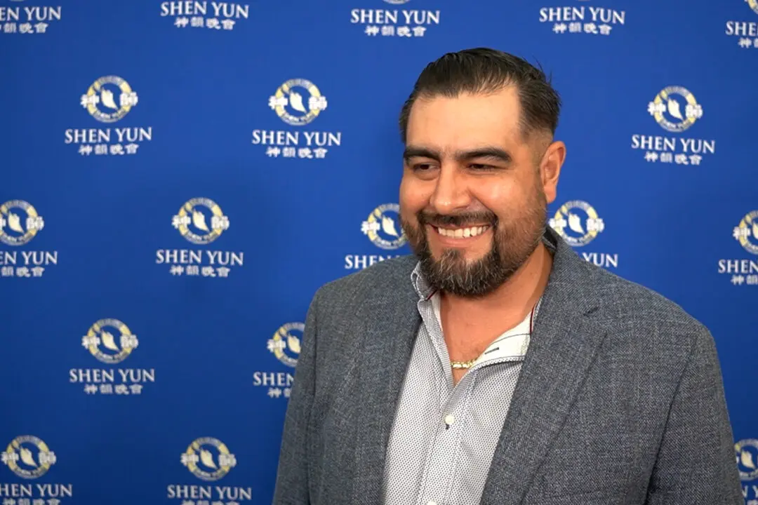 Business Owner Says Shen Yun Transported Him Back in Time to China