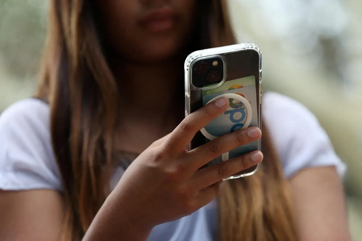 Ottawa Eyeing Social Media Ban for Under 16 in Upcoming Online Harms Bill: Reports