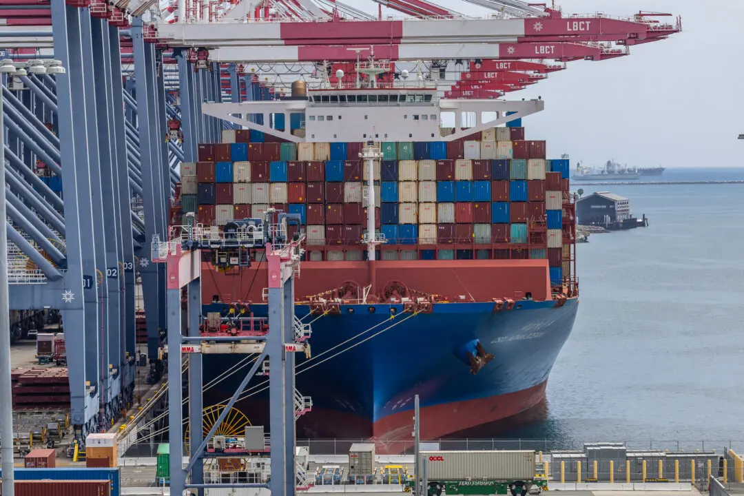 US Appeals Court Allows Trump’s 10 Percent Global Tariffs to Continue During Appeal